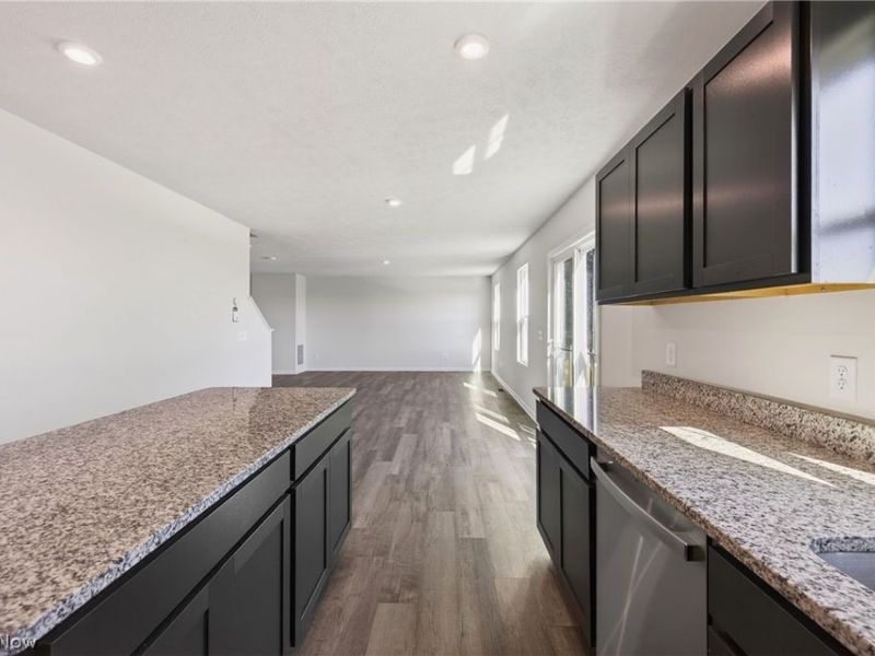 2457 Bishop Oval, Barberton, OH 44203 Photo 9