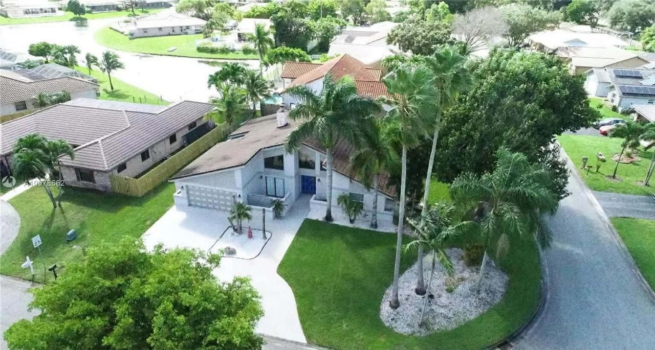 680 NW 111th Way, Coral Springs, FL 33071 Photo