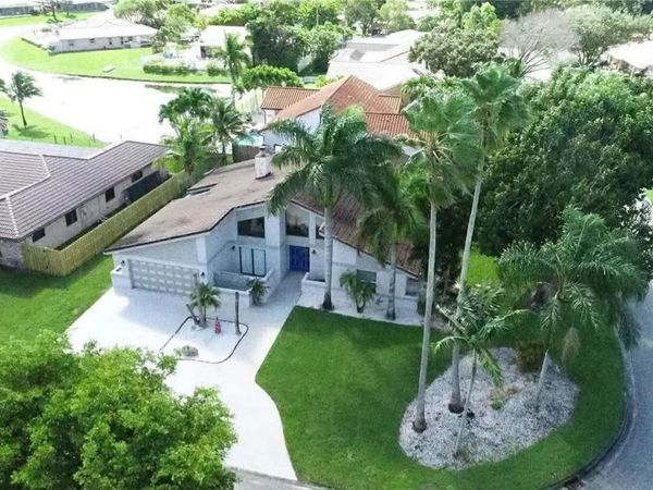 680 NW 111th Way, Coral Springs, FL 33071