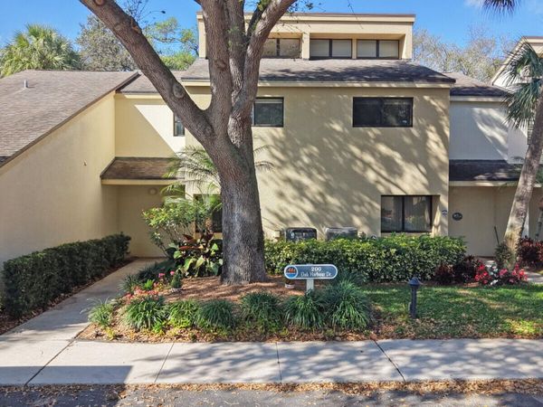 215 Oak Harbour Drive, Juno Beach, FL 33408