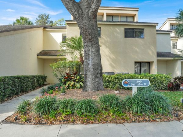 215 Oak Harbour Drive, Juno Beach, FL 33408