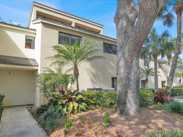 215 Oak Harbour Drive, Juno Beach, FL 33408