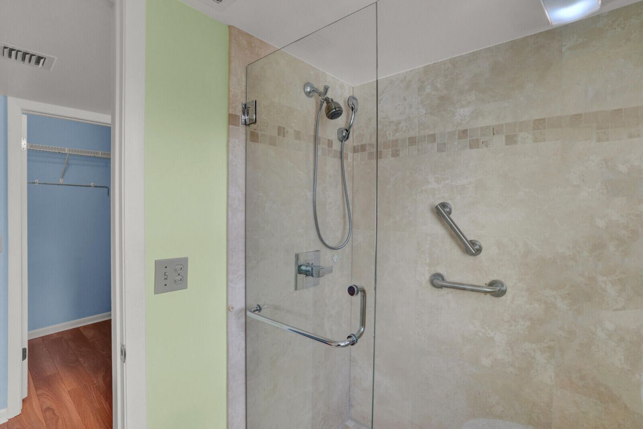 215 Oak Harbour Drive, Juno Beach, FL 33408 Photo