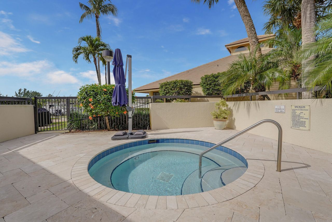 215 Oak Harbour Drive, Juno Beach, FL 33408 Photo