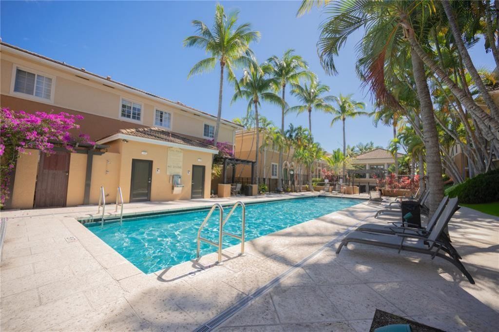 2841 NE 185th Street, Miami, FL 33180 Photo