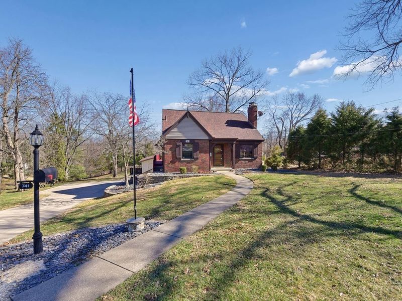 741 W North Bend Road, Cincinnati, OH 45224 Photo 2