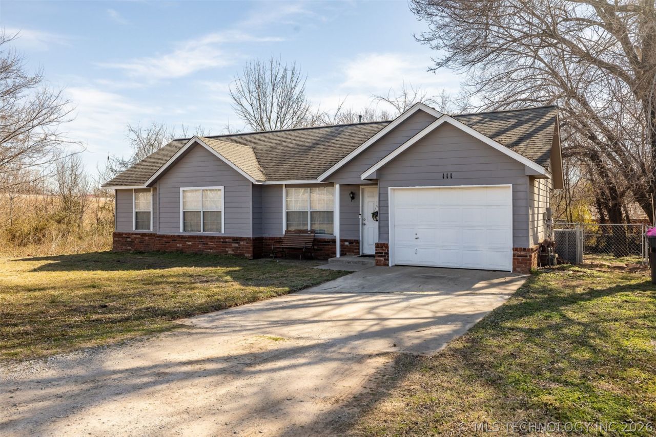 111 W Redwood Street, Coweta, OK 74429 Main Photo