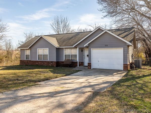 111 W Redwood Street, Coweta, OK 74429