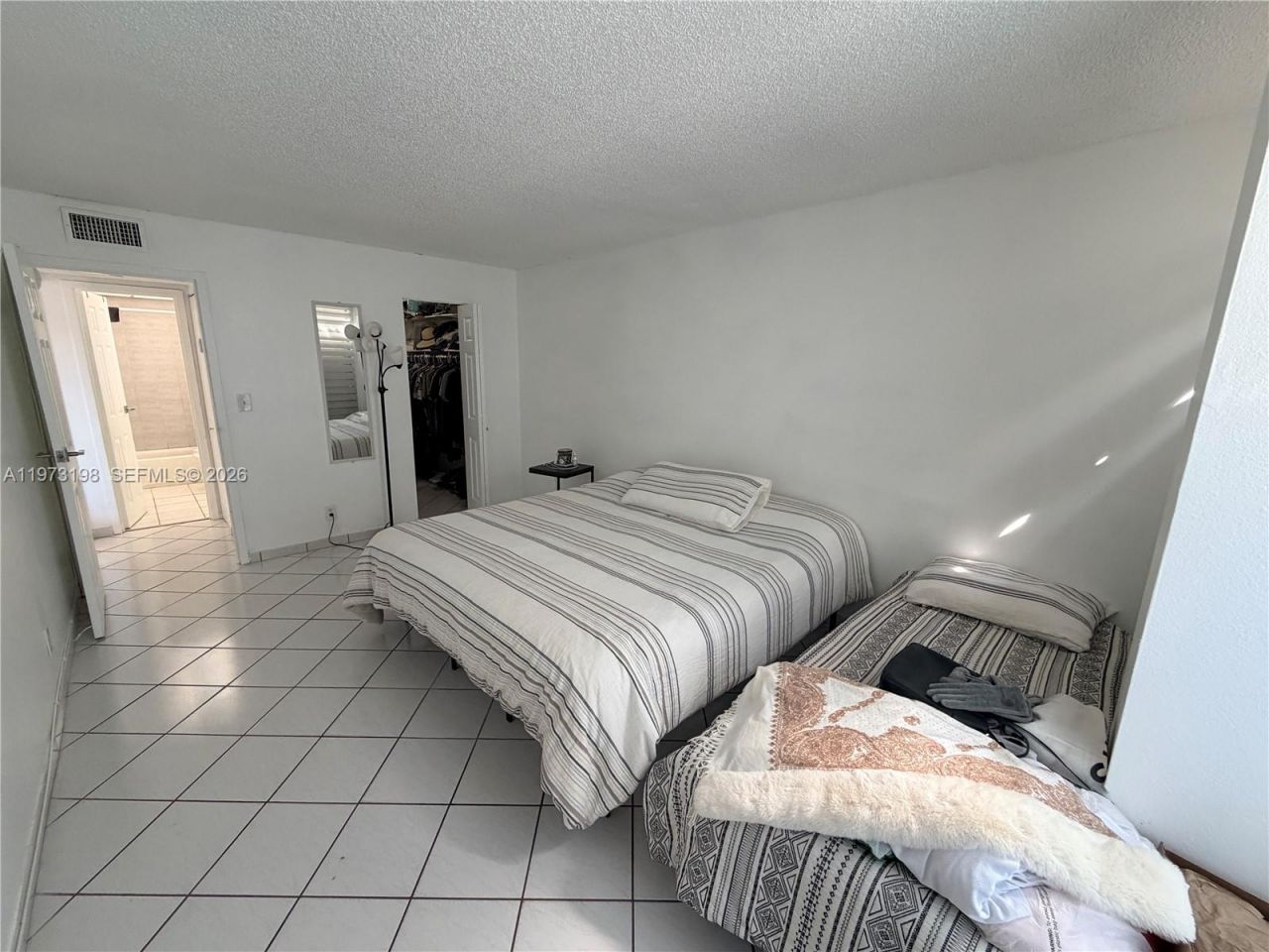 1825 W 44th Pl , Unit 206, Hialeah, FL 33012 Photo