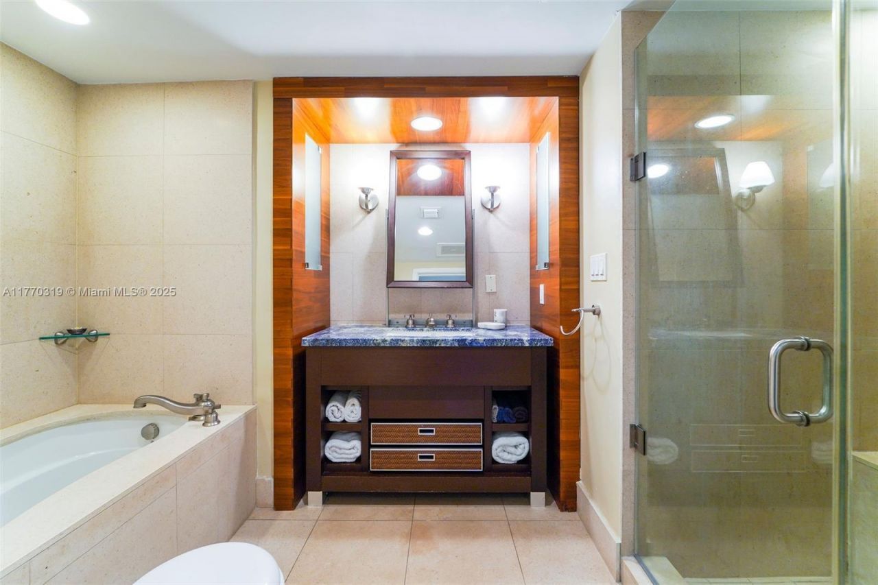 6801 Collins Ave, Unit 1214(door1, Miami Beach, FL 33141 Photo