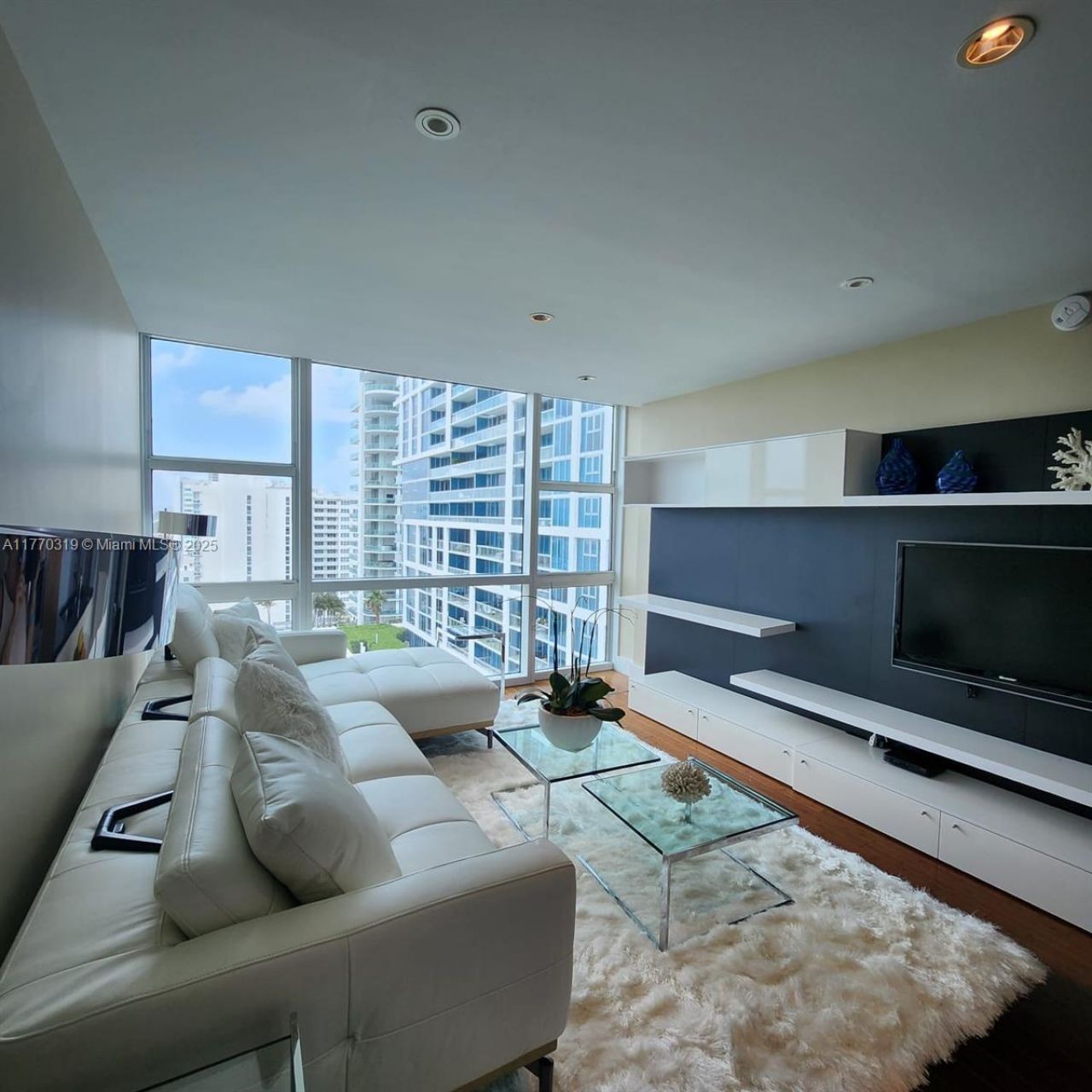 6801 Collins Ave, Unit 1214(door1, Miami Beach, FL 33141 Photo