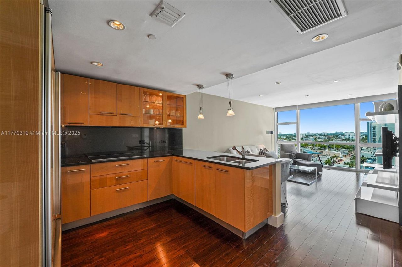 6801 Collins Ave, Unit 1214(door1, Miami Beach, FL 33141 Photo