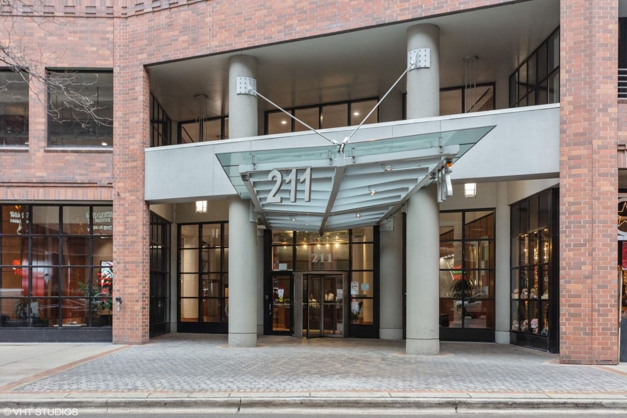 211 E Ohio Street, Unit 917, Chicago, IL 60611 Main Photo