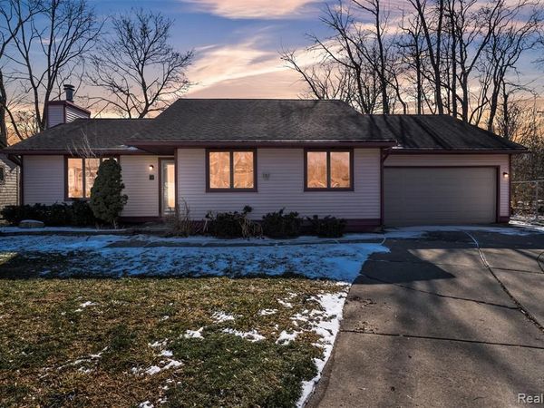 15 Lana Court, Mt. Clemens, MI 48043