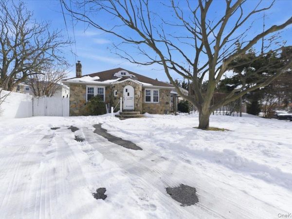 801 Main Street, Farmingdale, NY 11735