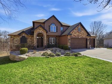 6115 NW Chestnut Court, Parkville, MO 64152