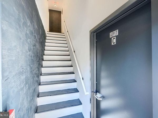 7 S CARROLLTON AVENUE, BALTIMORE, MD 21223