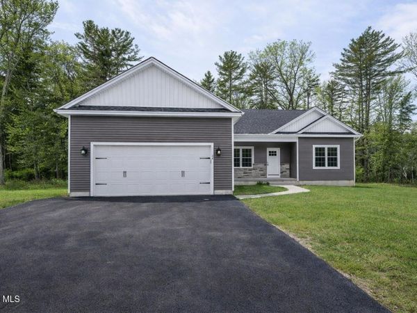 6 Wolfe Road, Queensbury, NY 12804