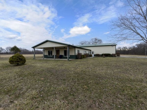 7198 Omega Road, Kinmundy, IL 62854