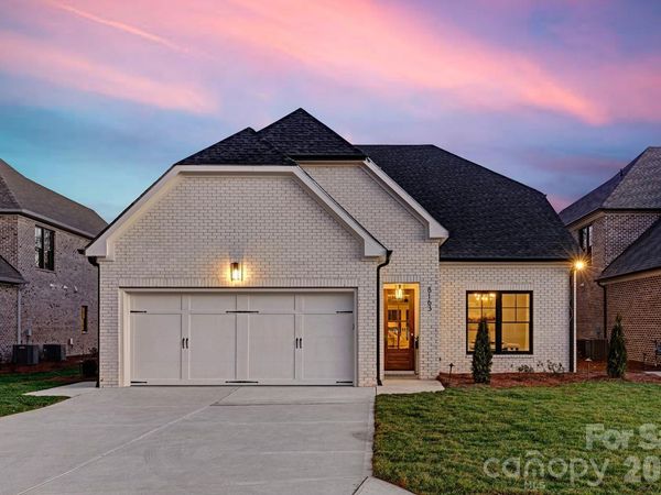 8163 Fairview Road, Charlotte, NC 28226