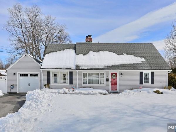 46 Knollwood Drive, PARAMUS, NJ 07652