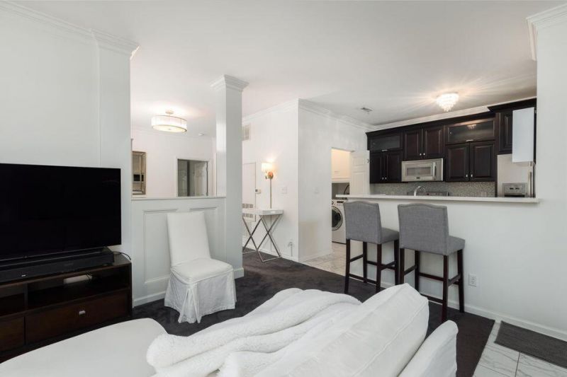 1600 Long Grove Photo 11