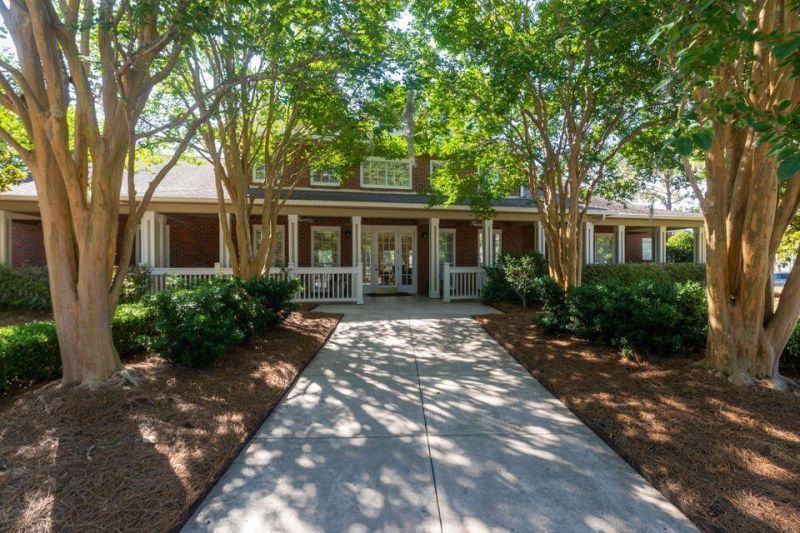 1600 Long Grove Photo 4