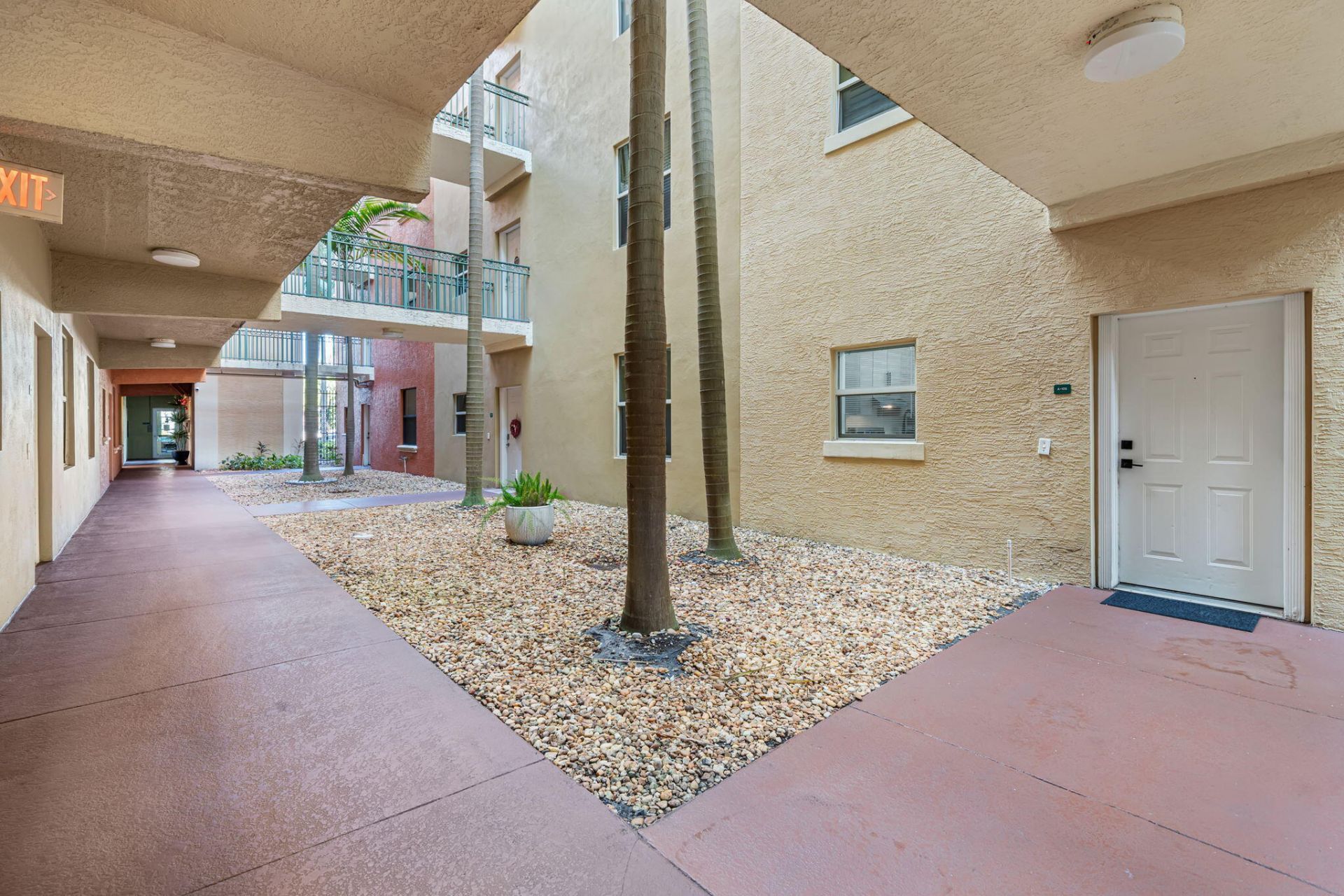 1640 Presidential Way, Unit 105, West Palm Beach, FL 33401 Photo