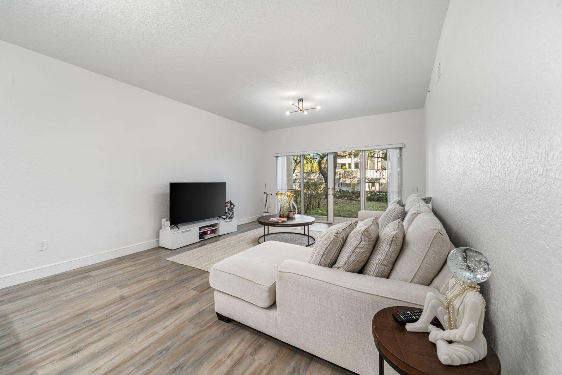 1640 Presidential Way, Unit 105, West Palm Beach, FL 33401 Photo