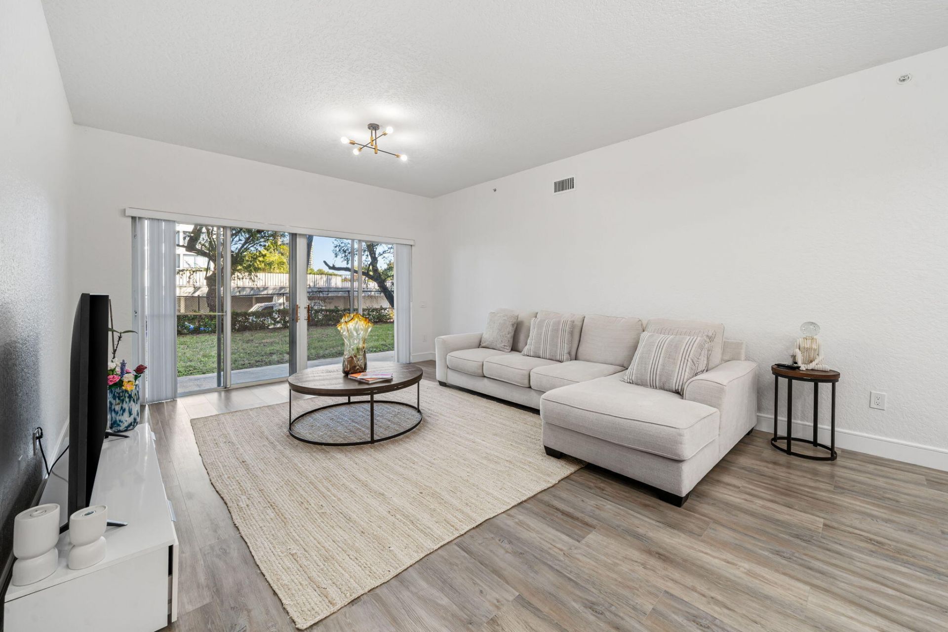 1640 Presidential Way, Unit 105, West Palm Beach, FL 33401 Photo