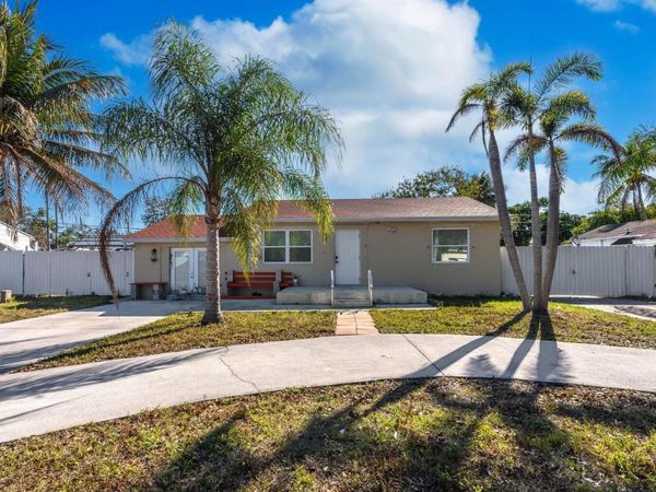 3914 Serubi Avenue, Palm Springs, FL 33461