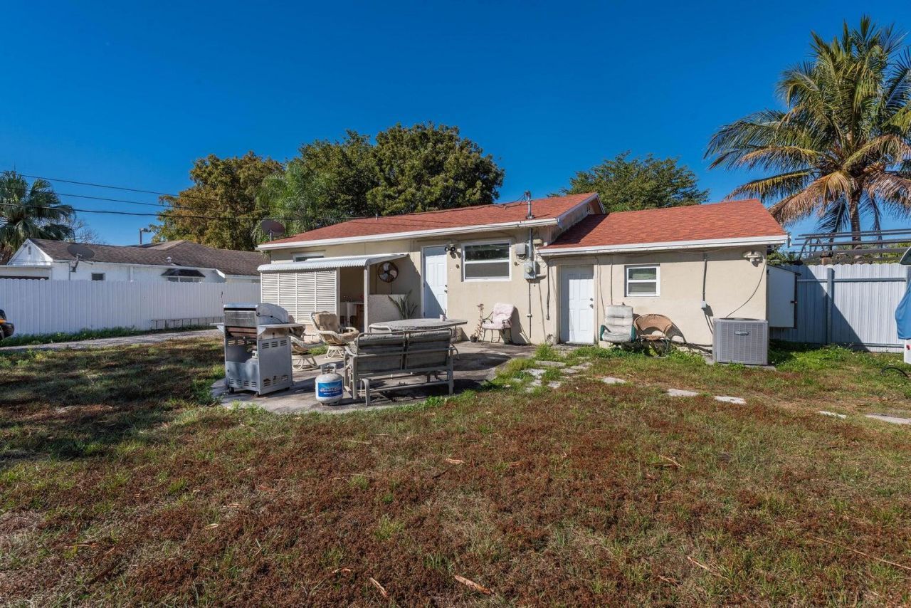 3914 Serubi Avenue, Palm Springs, FL 33461 Photo