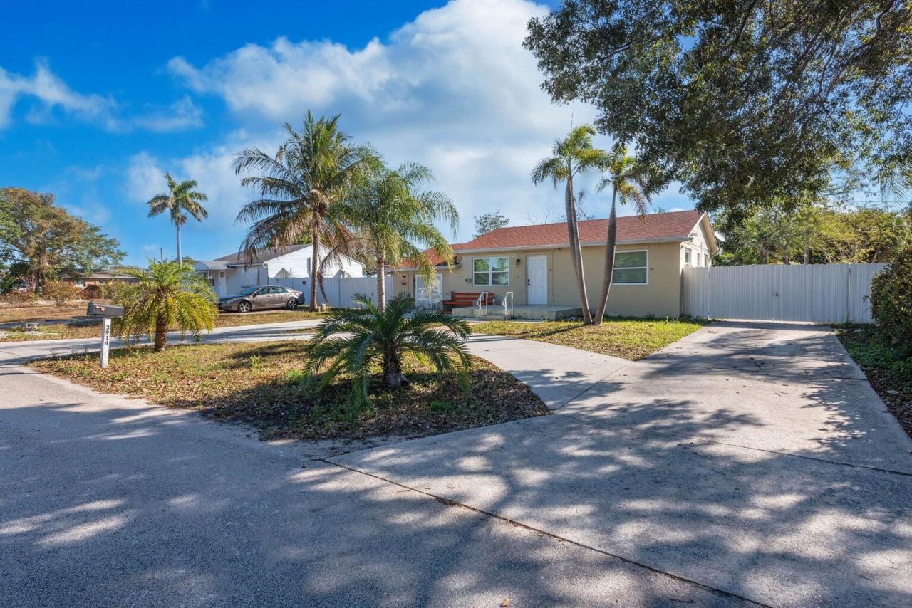 3914 Serubi Avenue, Palm Springs, FL 33461 Photo