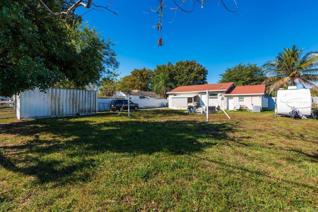 3914 Serubi Avenue, Palm Springs, FL 33461 Photo