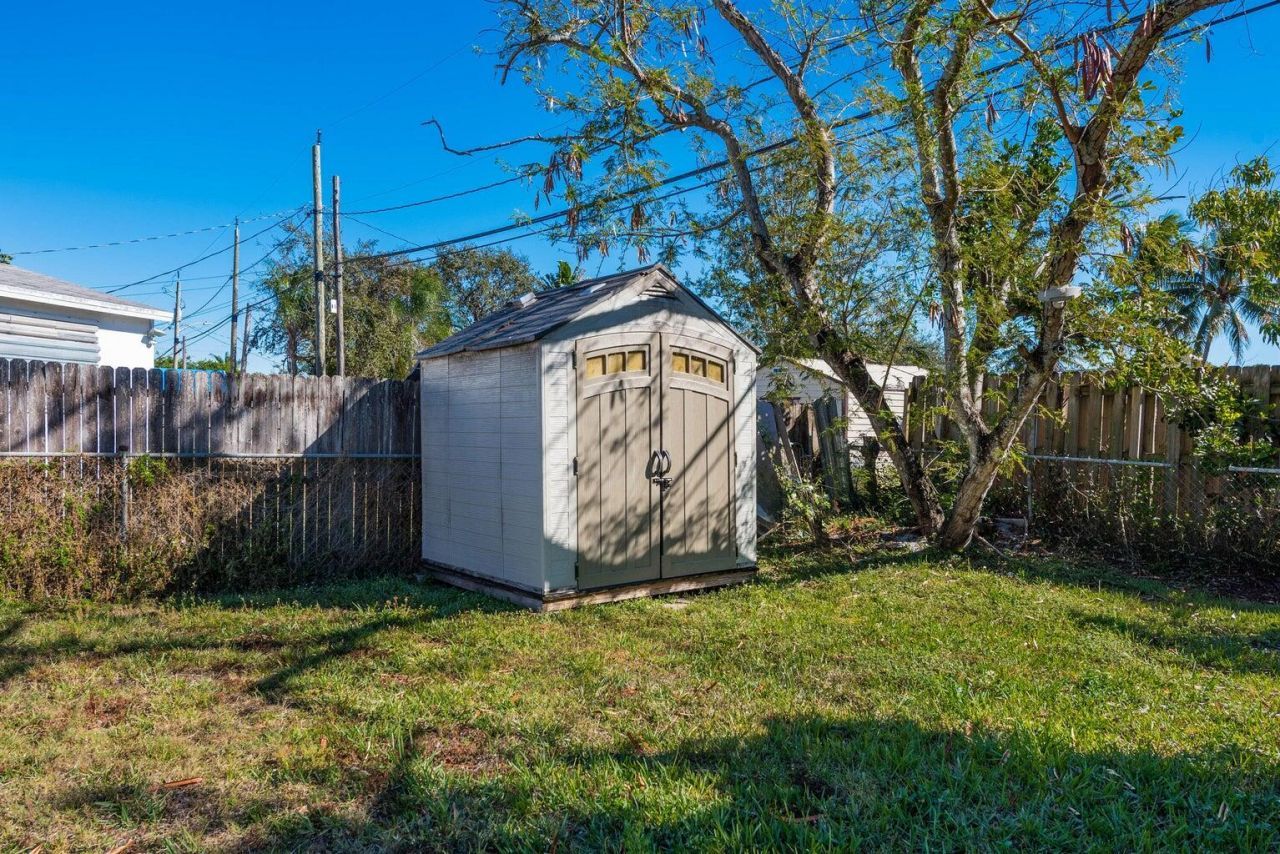 3914 Serubi Avenue, Palm Springs, FL 33461 Photo