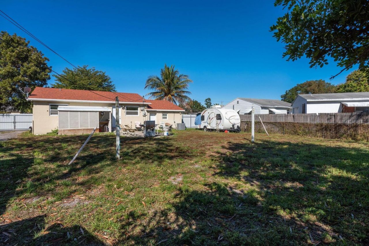 3914 Serubi Avenue, Palm Springs, FL 33461 Photo