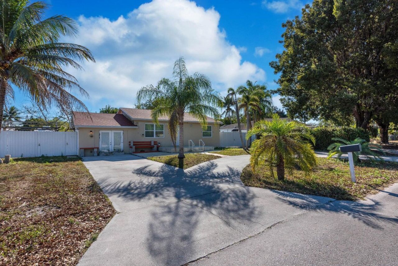 3914 Serubi Avenue, Palm Springs, FL 33461 Photo