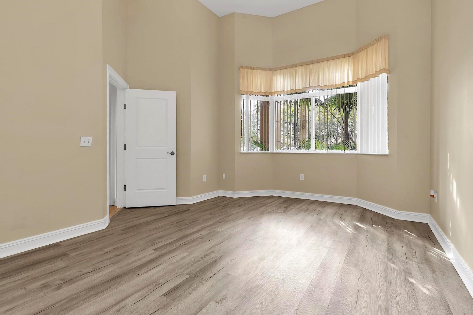 16102 Emerald Estates Drive, Unit 108, Weston, FL 33331 Photo