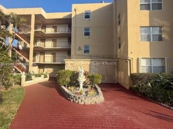 2801 Somerset Dr , Unit 105, Lauderdale Lakes, FL 33311
