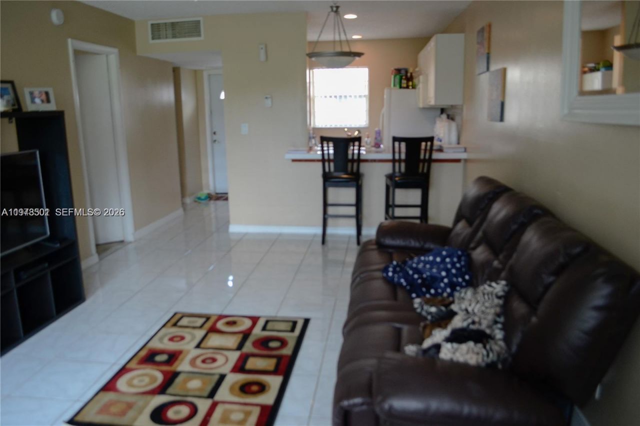 5021 W Oakland Park Blvd , Unit 104, Lauderdale Lakes, FL 33313 Photo