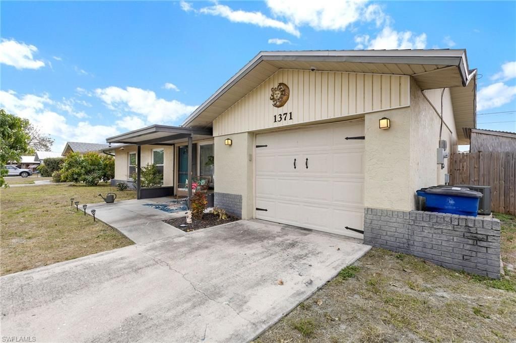 1371 Torreya Cir, North Fort Myers, FL 33917 Photo