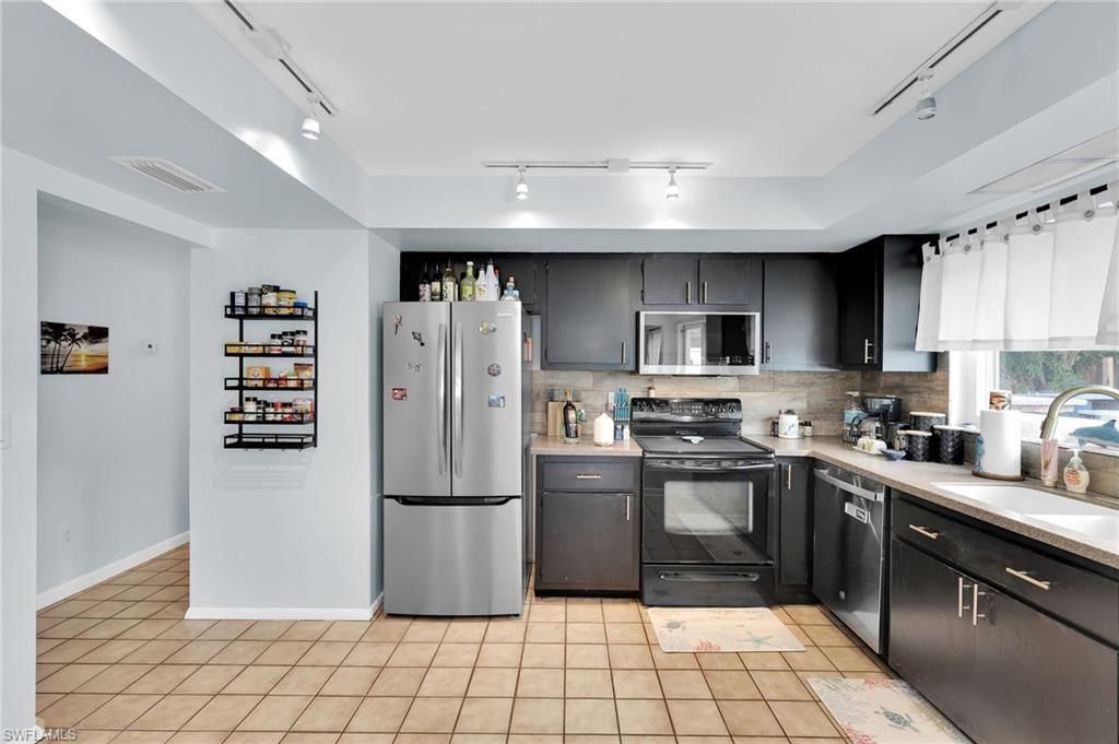 1371 Torreya Cir, North Fort Myers, FL 33917 Photo