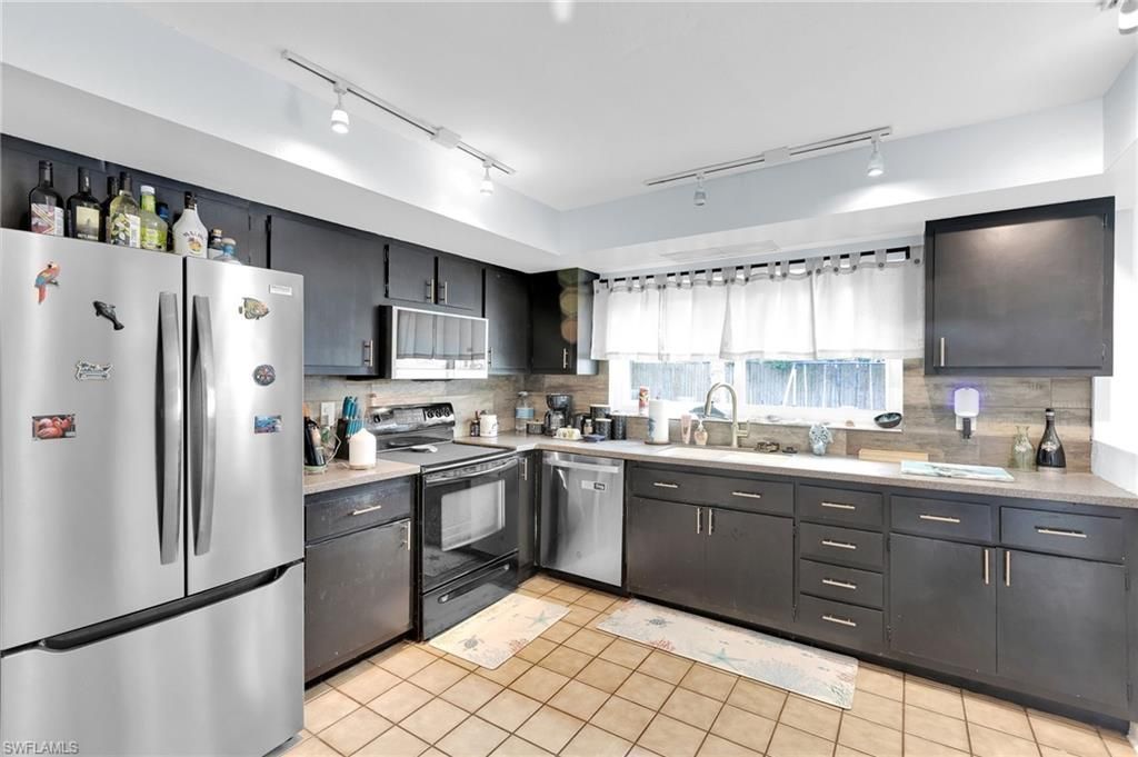 1371 Torreya Cir, North Fort Myers, FL 33917 Photo