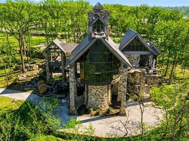 16900 Highland Ridge Drive, Loch Lloyd, MO 64012