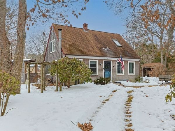 25 Rainbow Ln, Mashpee, MA 02649