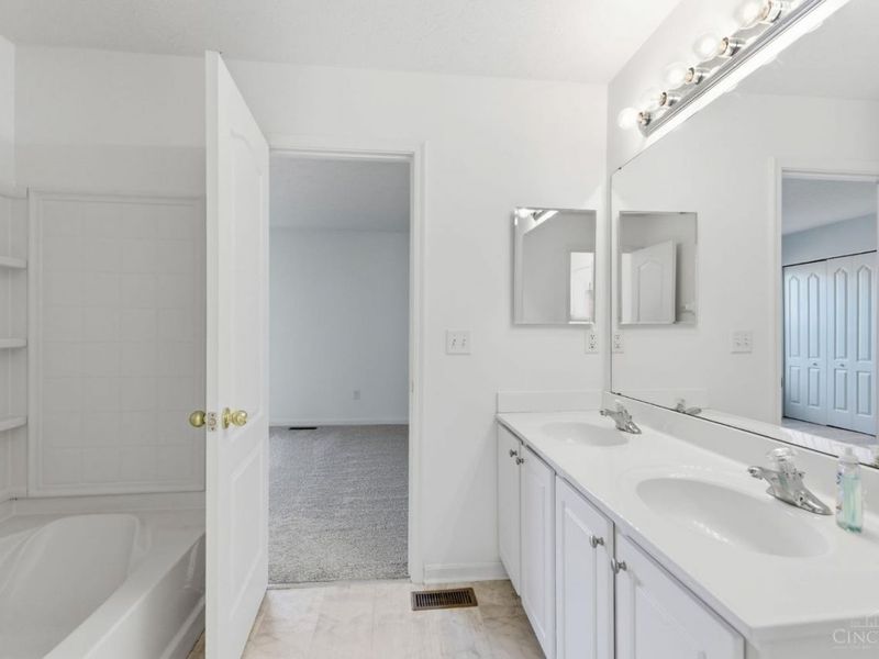 4043 Spyglass Hill, Mason, OH 45040 Photo 12