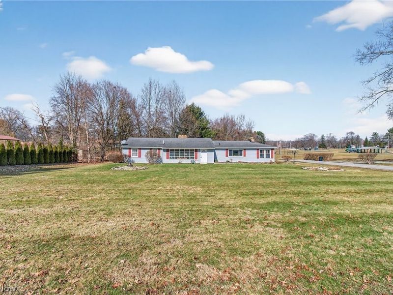 3132 Meadowwood Street NW, Massillon, OH 44646 Photo 2