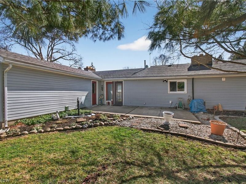 3132 Meadowwood Street NW, Massillon, OH 44646 Photo 3