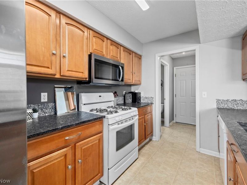 27226 S Emerald Oval, Olmsted Township, OH 44138 Photo 12