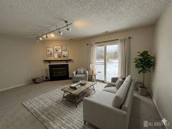 62 Colleen Court , Kendall Park, NJ 08824